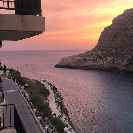 Seafront With Amazing Sunset View Apartment