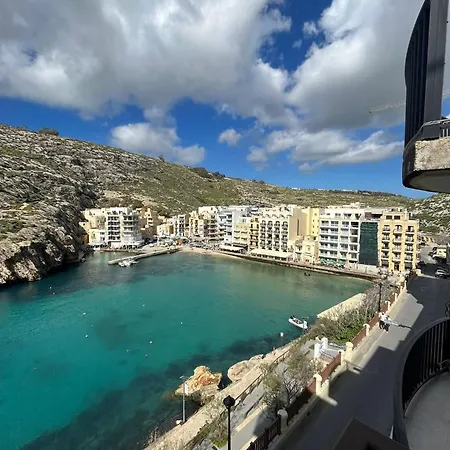 Seafront With Amazing Sunset View Apartment